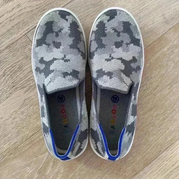 Rothys Kids Camo Sneaker Grey Size 4 - Picture 1 of 5